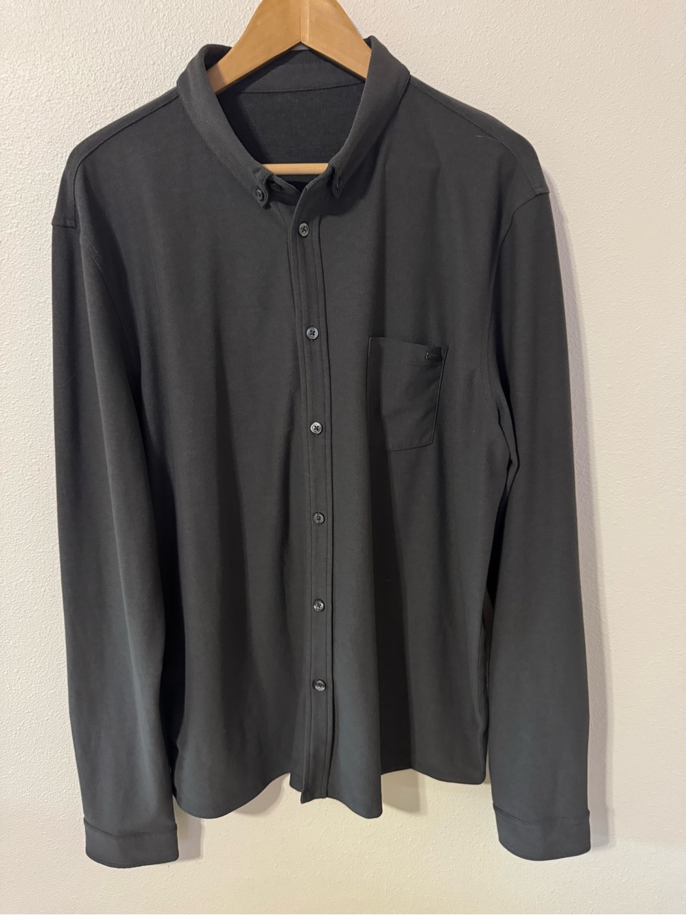 Vuori Ace Long Slevee Button Down Shirt Charcoal Gray Performance Minimalist-XL